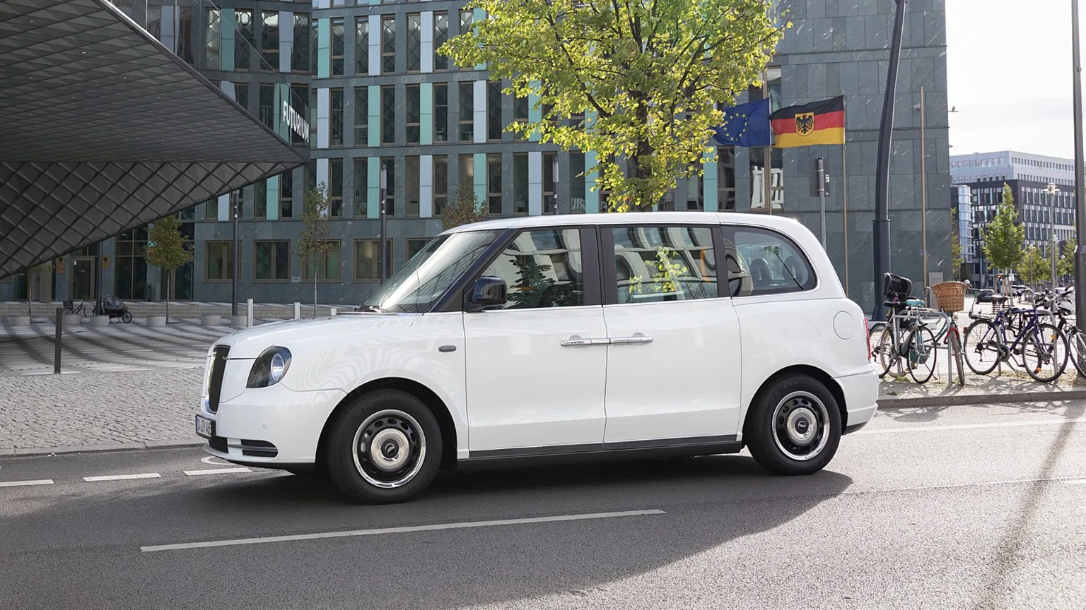 LEVC Vista véhicule 6 places FASTVTC Bordeaux